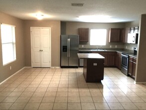12111 Amber Vis in San Antonio, TX - Building Photo - Building Photo