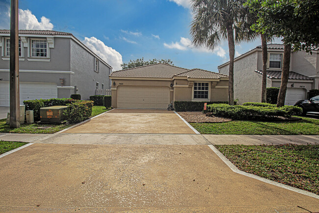 7841 Rockport Cir in Greenacres, FL - Building Photo - Building Photo