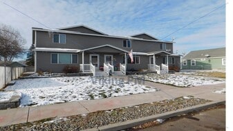 923-947 NW Claypool St in Prineville, OR - Building Photo