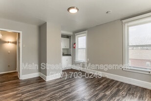 2108 Walnut St in Harrisburg, PA - Building Photo
