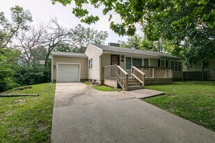 1411 Vista Ln in Manhattan, KS - Building Photo