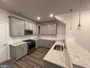 20687 Heron Landing Dr in Sterling, VA - Building Photo - Building Photo