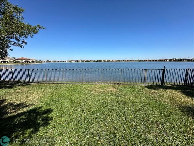 9751 Blue Isle Bay in Parkland, FL - Foto de edificio - Building Photo