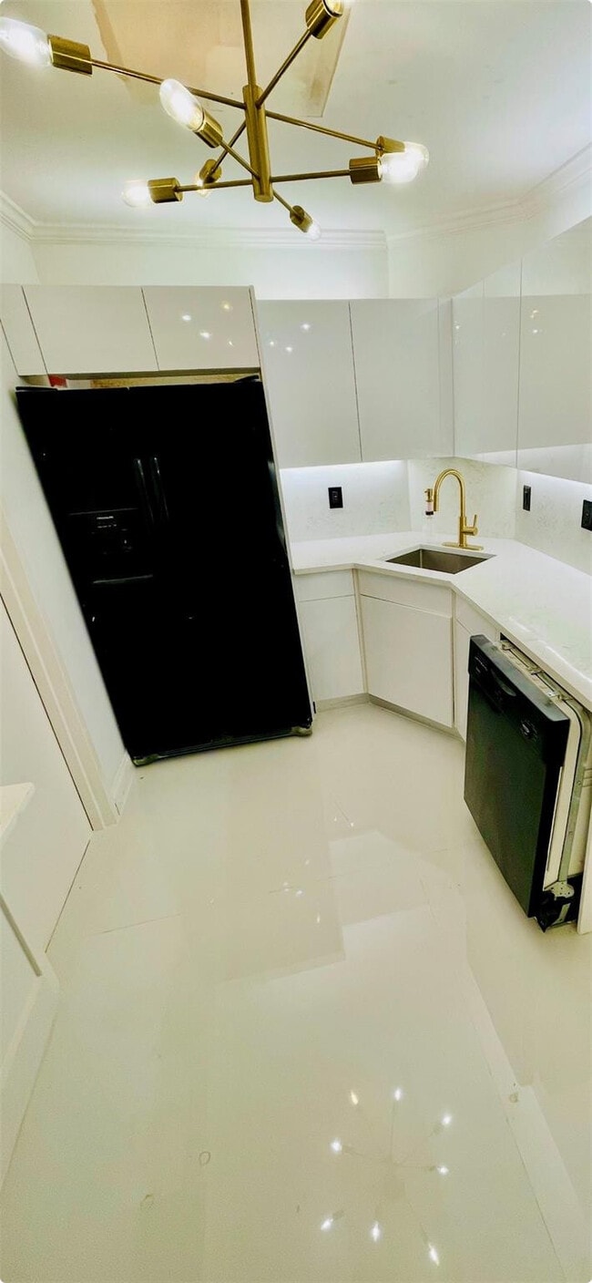 3125 Oakland Shores Dr in Oakland Park, FL - Building Photo - Building Photo