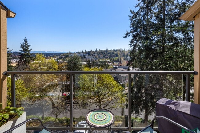 2947 76th Ave SE in Mercer Island, WA - Building Photo - Building Photo