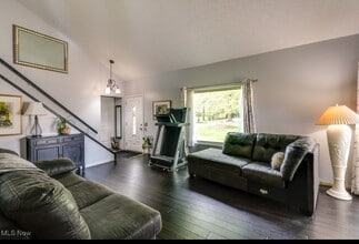 5589 Rainier Ct in Parma, OH - Building Photo - Building Photo