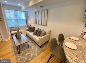 518 Hobart Pl NW in Washington, DC - Building Photo - Building Photo