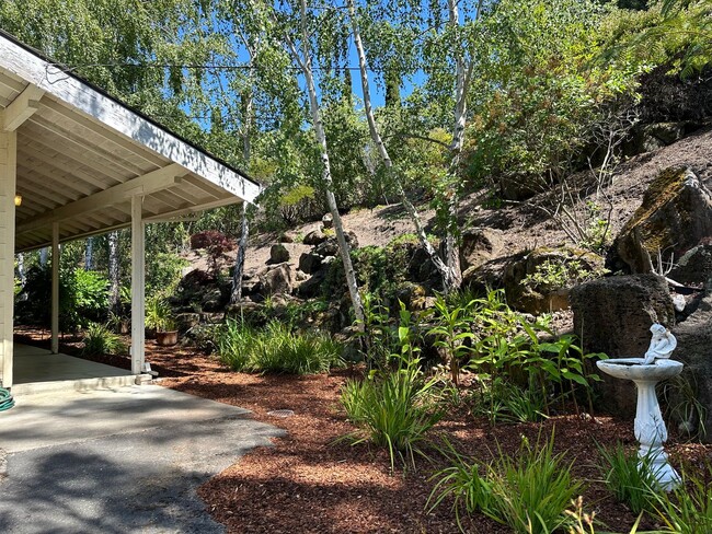 12660 Viscaino Ct in Los Altos Hills, CA - Building Photo - Building Photo