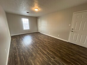 294 Tinker Hill Cv, Unit D in Jackson, TN - Foto de edificio - Building Photo