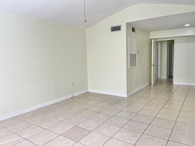 15591 SW 105th Ter, Unit #527 in Miami, FL - Building Photo - Building Photo