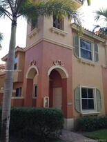 4903 N Harbor Isles Dr in Fort Lauderdale, FL - Building Photo