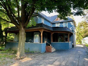 222 Douglas Ave in Kalamazoo, MI - Building Photo - Building Photo