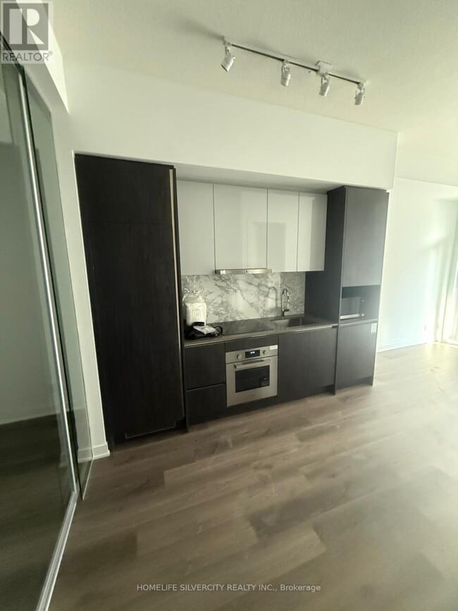 180 Front St E in Toronto, ON - Building Photo - Building Photo