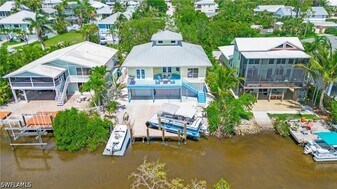 1296 Grand Canal Dr in Naples, FL - Building Photo