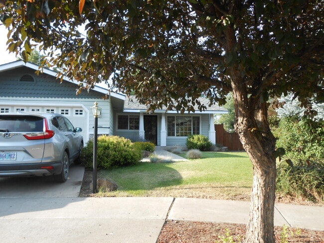 2396 NE Desert Willow Ct