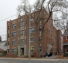735-737 Kingston Rd in Toronto, ON - Building Photo