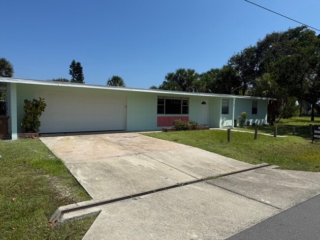 108 Lantana Ave in Flagler Beach, FL - Foto de edificio - Building Photo