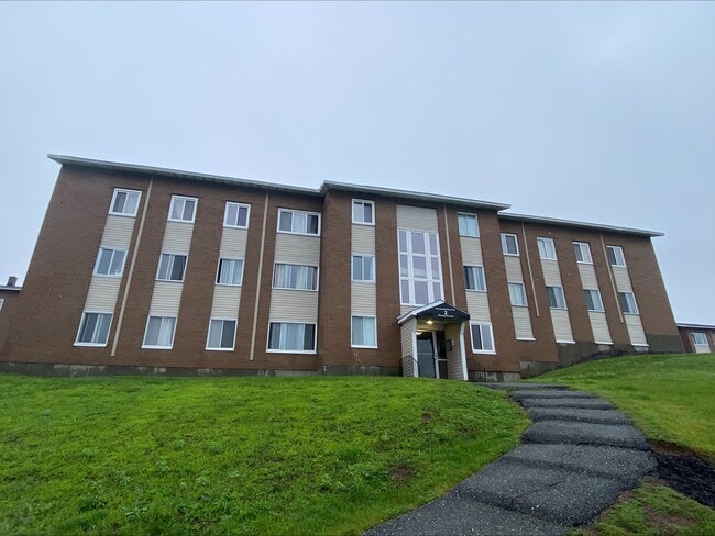 2 Reading Crescent in Saint John, NB - Building Photo - Building Photo