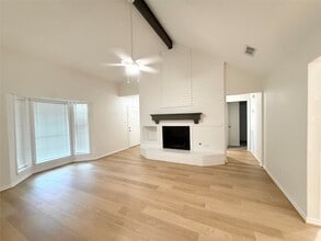 621 E Murray St in Angleton, TX - Building Photo - Building Photo