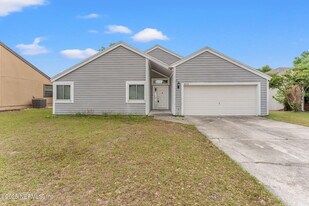 8379 Chason Rd W in Jacksonville, FL - Building Photo