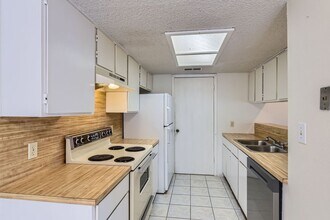 1303 Camp Craft Rd in West Lake Hills, TX - Building Photo - Building Photo