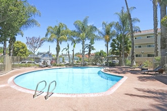 Village Green Apartments in Santa Clara, CA - Foto de edificio - Other