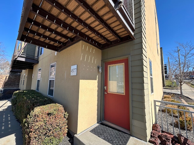 4577 Madison Ave in Kansas City, MO - Building Photo - Building Photo