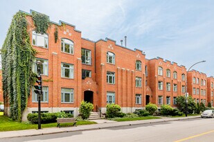 2260 Notre-Dame Rue O in Montréal, QC - Building Photo