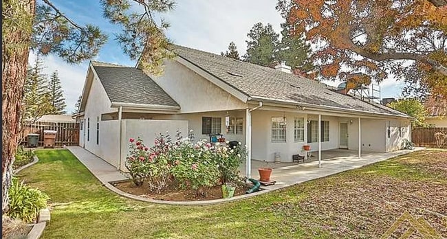 5021 Panorama Dr in Bakersfield, CA - Building Photo - Building Photo