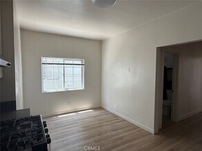 1231 S Mariposa Ave in Los Angeles, CA - Building Photo - Building Photo