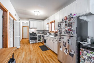 1351 N Wolcott Ave, Unit 1 in Chicago, IL - Foto de edificio - Building Photo