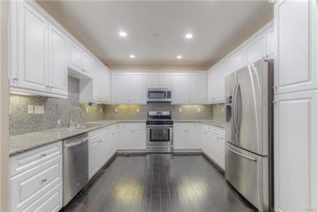 672 E Valencia St in Anaheim, CA - Building Photo - Building Photo