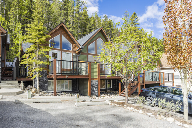 903 Wilson Way in Canmore, AB - Building Photo - Building Photo