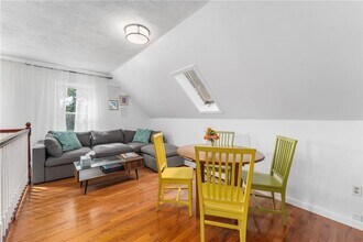 183 Wood St in Bristol, RI - Building Photo - Building Photo
