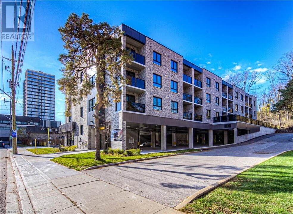 30 George St S in Cambridge, ON - Building Photo