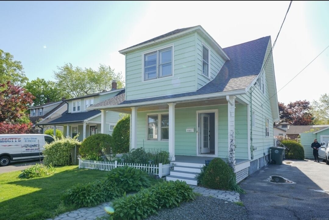 662 Milford Point Rd in Milford, CT - Building Photo