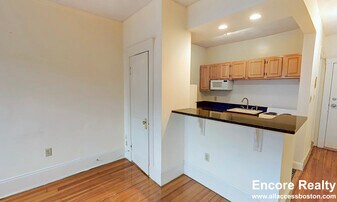 51 Queensberry St, Unit 16 in Boston, MA - Building Photo
