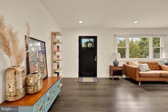 6728 Barrett Rd in Falls Church, VA - Building Photo - Building Photo