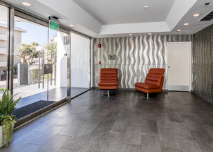 Midvale Court in Los Angeles, CA - Building Photo - Lobby