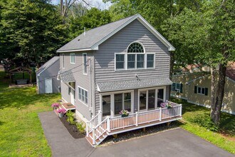 4 W Shore Dr in Sandown, NH - Building Photo - Building Photo