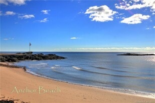 157 1/2 Kings Hwy, Unit L in Milford, CT - Building Photo