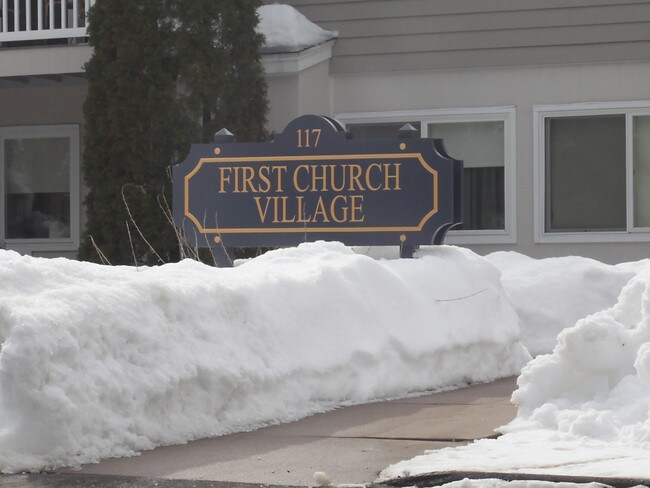 First Church Village in Wethersfield, CT - Foto de edificio - Building Photo
