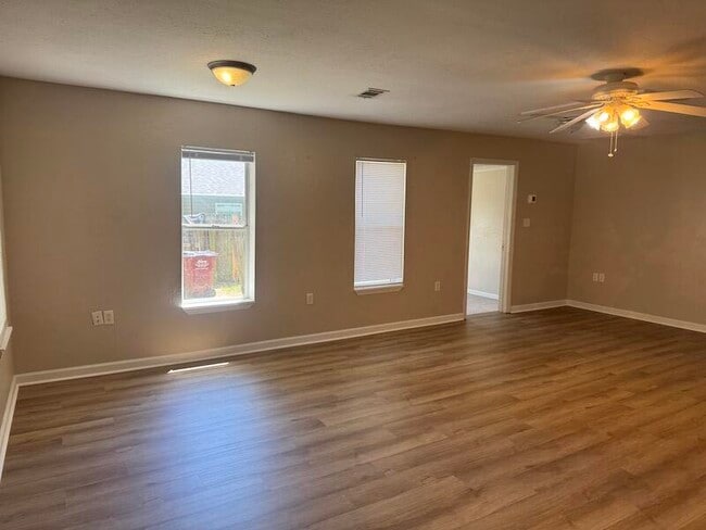 1028 Brett St N in Crestview, FL - Building Photo - Building Photo