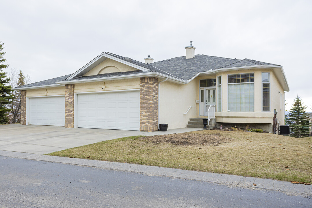 The Villas of GlenEagles in Cochrane, AB - Building Photo