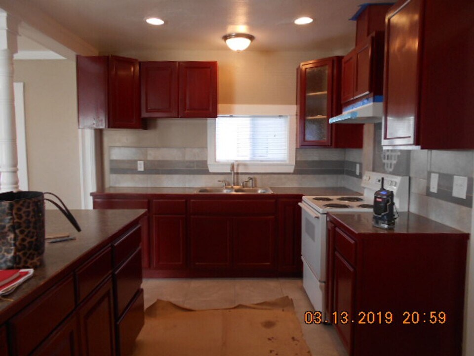 2106 W Second St in Aberdeen, WA - Building Photo