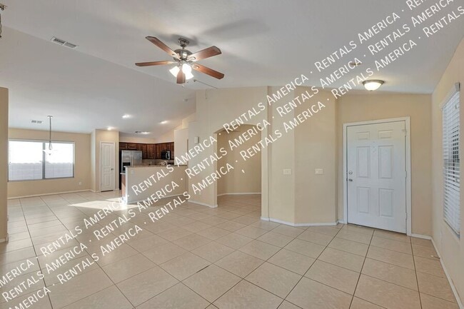 1311 E Elm Rd in San Tan Valley, AZ - Foto de edificio - Building Photo