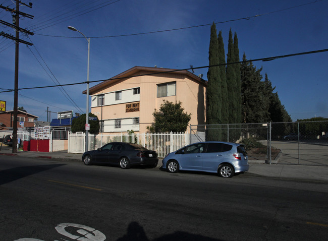 5179 Fountain Ave in Los Angeles, CA - Foto de edificio - Building Photo