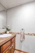 156 Quincy Shore Dr in Quincy, MA - Building Photo - Building Photo