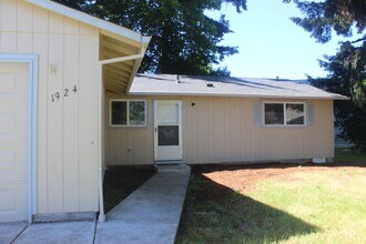 1924 SE Hemlock Ct in Hillsboro, OR - Building Photo - Building Photo