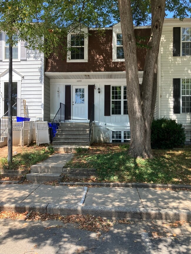 property at 1659 Colonial Way